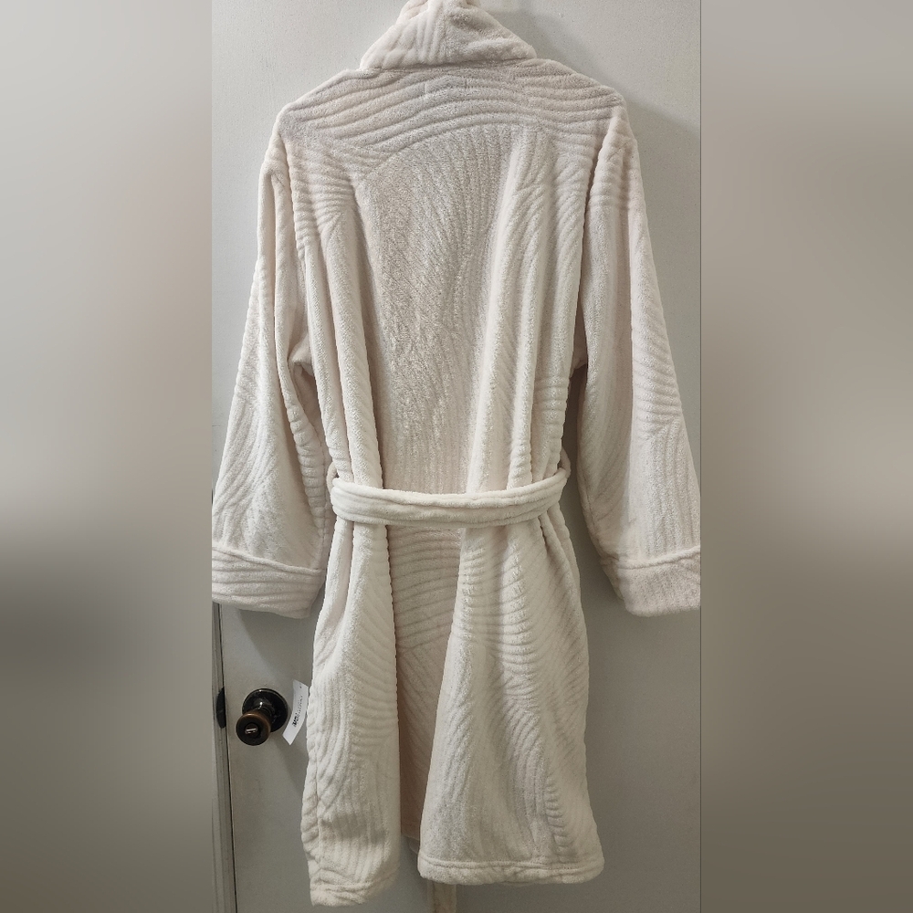 Cozy‎ Cream Robe - Picture 8 of 10